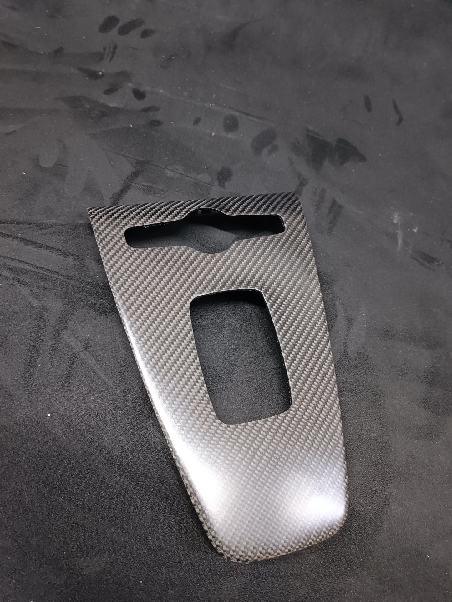 Polestar 2 carbon fiber center console