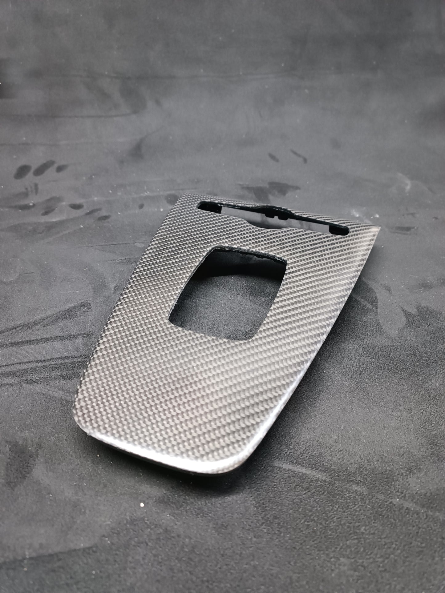 Polestar 2 carbon fiber center console